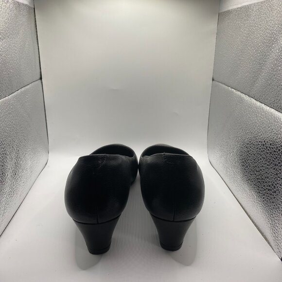 Description Tell shoppers about your listing by describing the Brand, Size, Colo - Picture 3 of 6